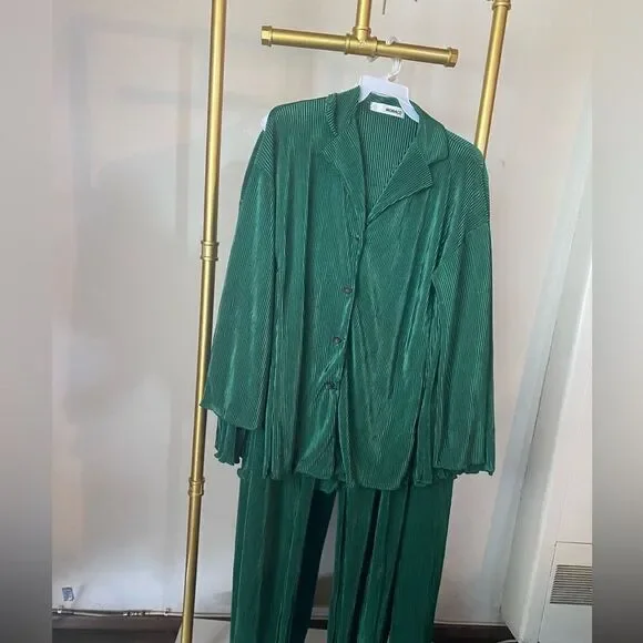 MONACO Suit Women Green 2 Pieces Shirt and pants set Sz L very comfortable NEW